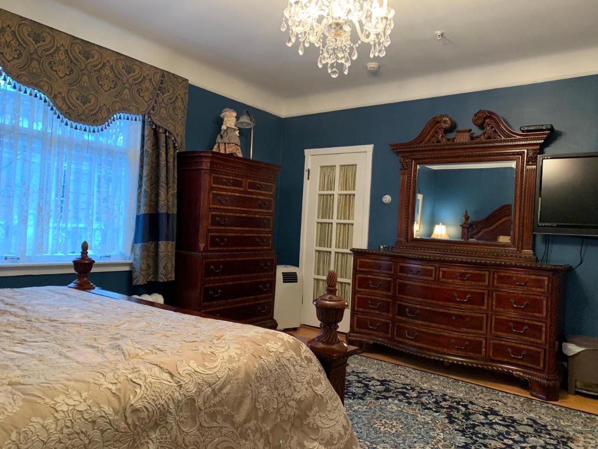 Monroe House Executive Guest Suites Сент-Джонс Экстерьер фото