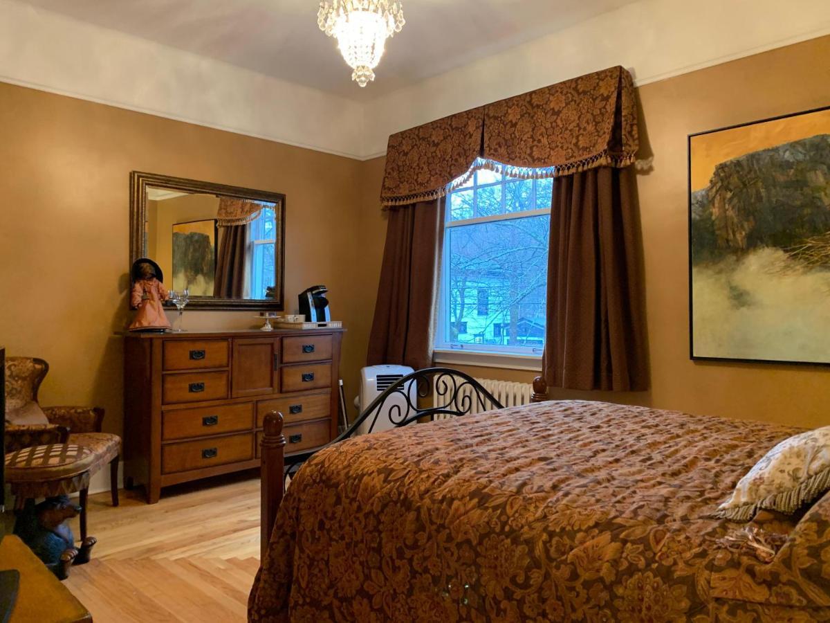 Monroe House Executive Guest Suites Сент-Джонс Экстерьер фото