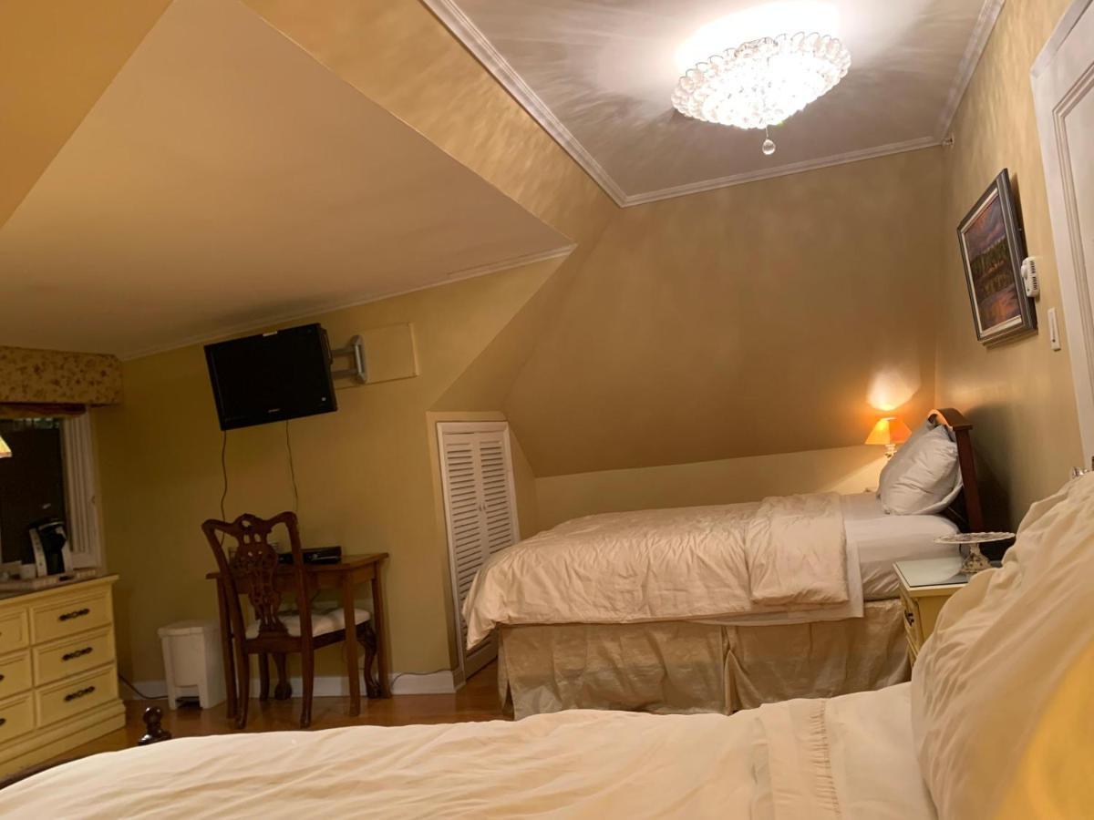Monroe House Executive Guest Suites Сент-Джонс Экстерьер фото