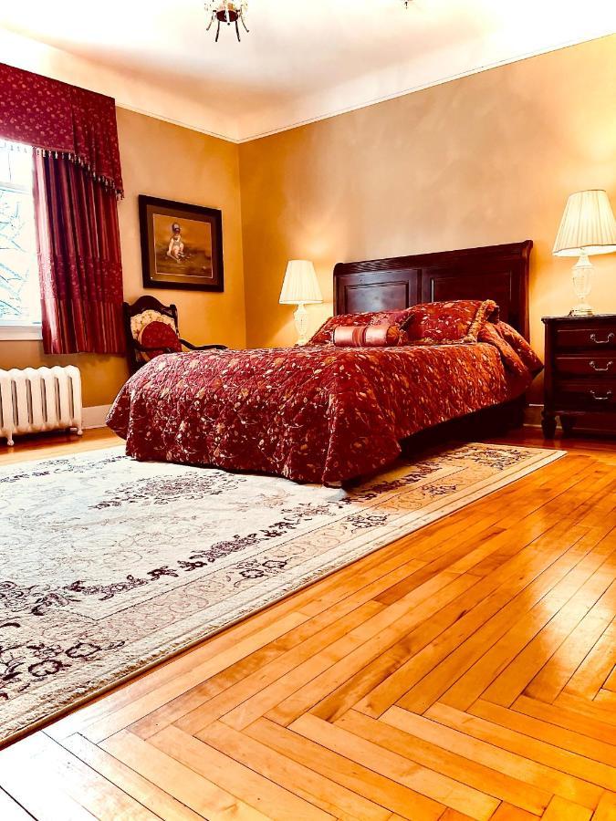 Monroe House Executive Guest Suites Сент-Джонс Экстерьер фото