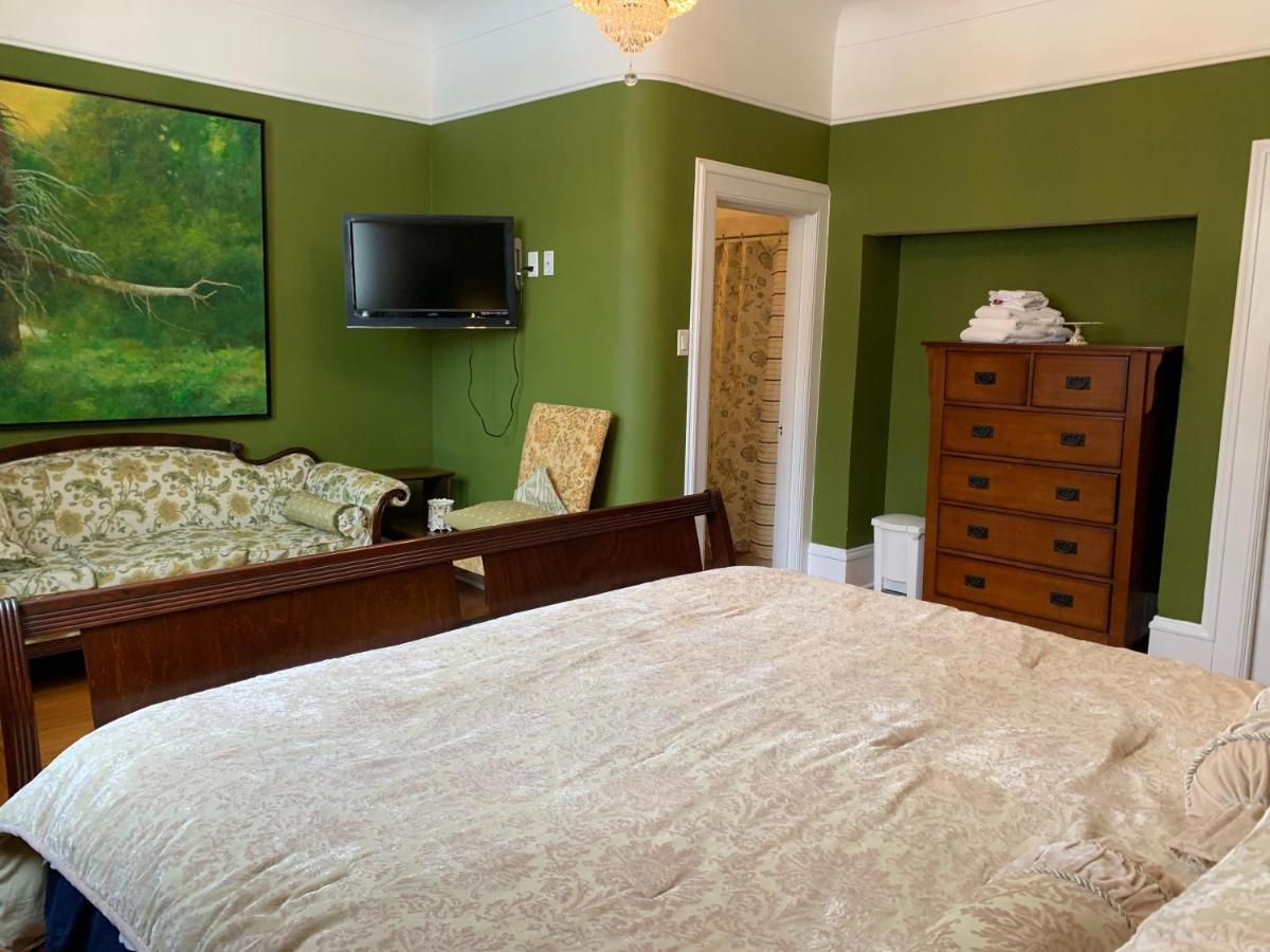 Monroe House Executive Guest Suites Сент-Джонс Экстерьер фото